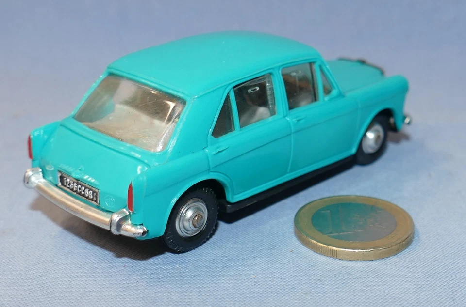 Norev Plastigam réf 90 : MG 1100 "vitres descendantes" (Morris, Austin,Wolseley) - Photo 4/4