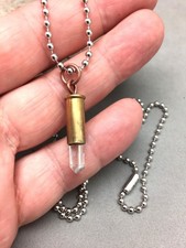 Estuche con carcasa de bala de latón calibre 22 colgante de cristal de cuarzo real cadena de bolas de 24"