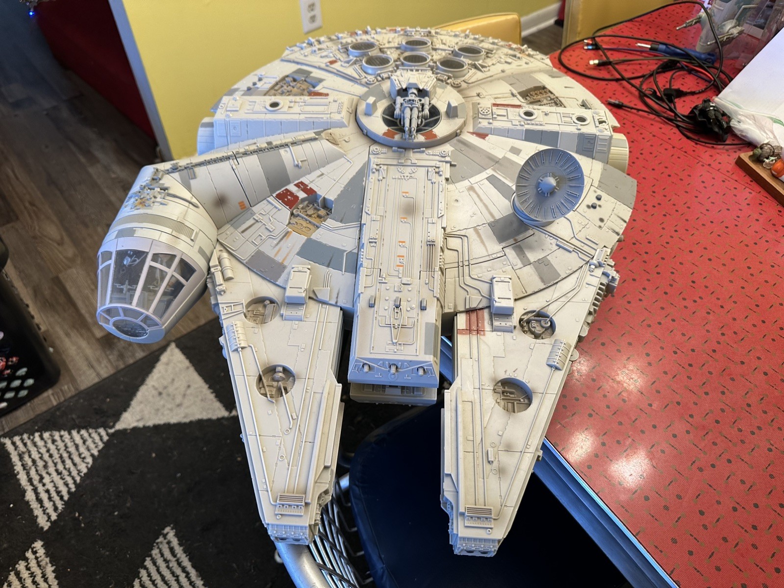 Hasbro 2008 Giant 32" Star Wars Millennium Falcon Legacy Wor