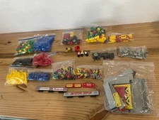 Mega Bloks Motor Sport Build And Race Motorshop 1996 Vintage #9804 Plus Extras