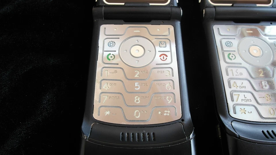 Pair of Motorola cellulare RAZR V3ROHS GSM BLACK NERO NOIR ORIGINALE - Immagine 3 di 4