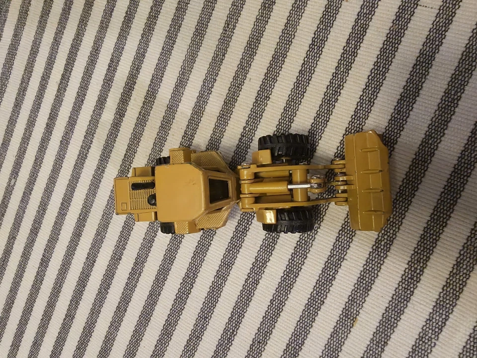 1/64 Die Cast ERTL 950E Caterpillar  CAT  Wheel Loader - Image 2 of 4