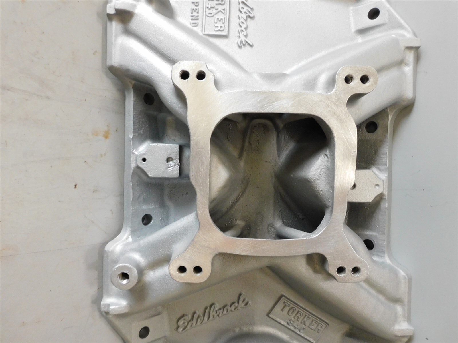 Edelbrock Torker 340 Chrysler Dodge Mopar 318 340 360 Intake Manifold