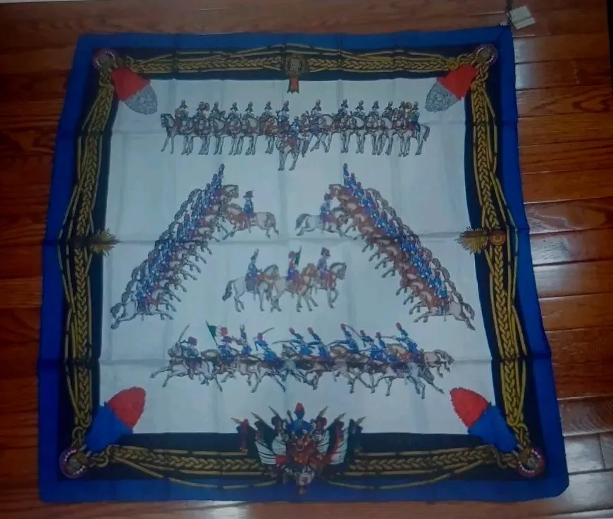 Authentique écharpe vintage Gucci soldats britanniques en soie 33