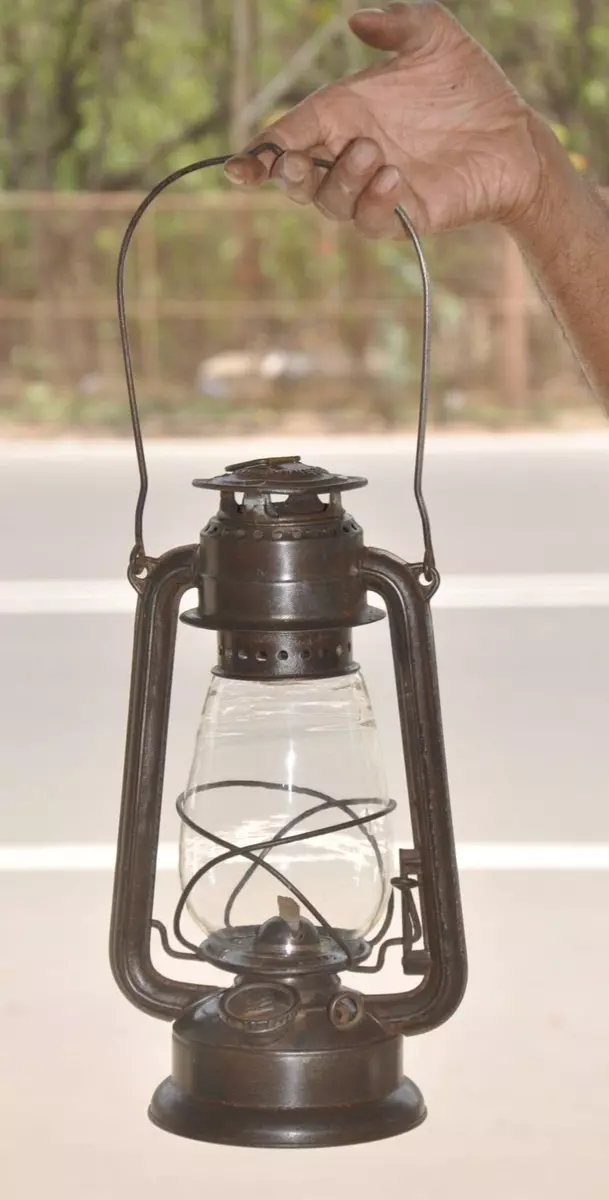 Kerosine lamp outlet