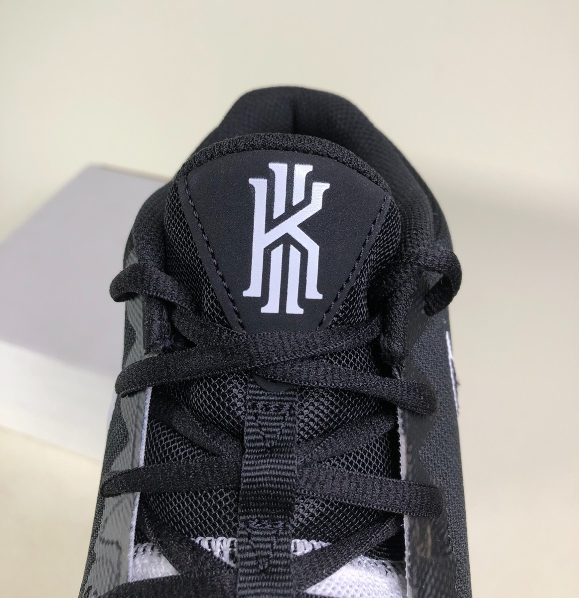 展示品 NIKE Kyrie 6 EP ブラック/ホワイト 8.5 ナイキ NIKE KYRIE 6 WHITE-BLACK-PURE PLATINUM SZ 13 [BQ4630-100] | eBay