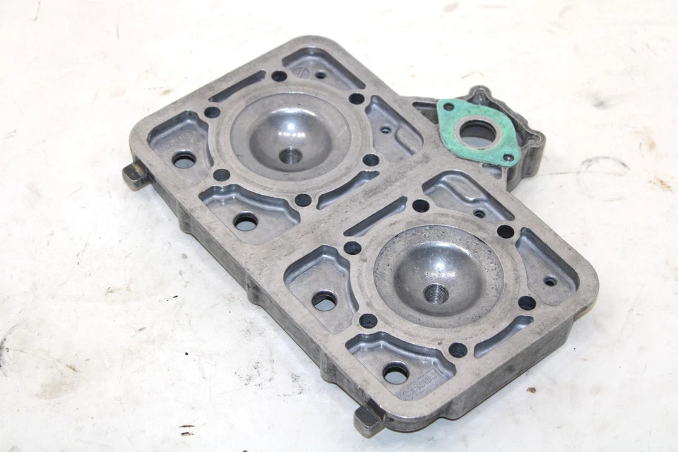 Оригинальная головка блока цилиндров 1997 Ski-doo Formula 500 420923160 SS68 - Изображение 2 из 4