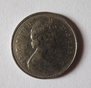 Vintage 1974 "ELIZABETH II  D-G-REGINA CANADA" 10 CENTS Circulated