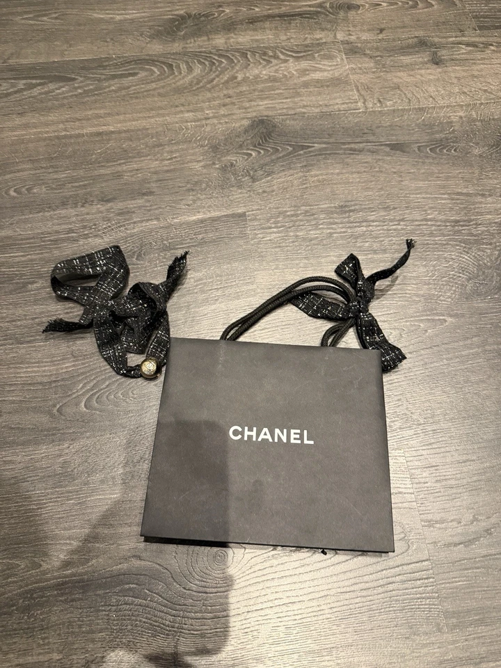 Chanel Button , Ribbon Christmas - Image 4 of 4