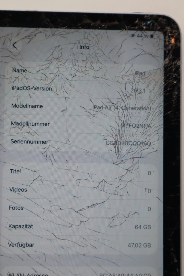 Apple iPad Air 4.Gen 2020 A2316 WiFi Blau Displayschaden iCloud-Frei #1002 - Bild 2 von 4