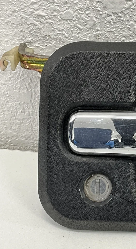 Manija de puerta exterior delantera derecha Hummer H2 2005 15104791 OEM Foto 3 de 4