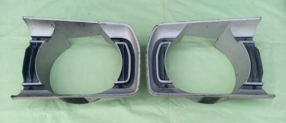 Bisel de faros oscilantes Dodge Demon Dart 1970 1971 Mopar Foto 3 de 4