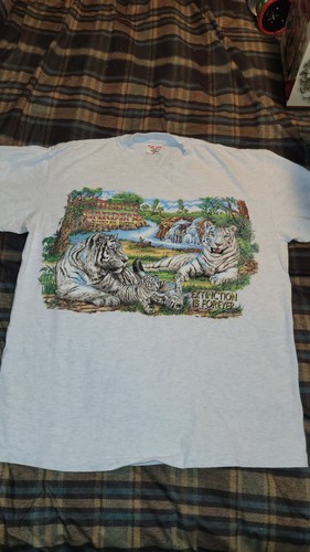 Busch Gardens Exinction is Forever Rare Vintage T Shirt Size X Large/ SOF TEE 