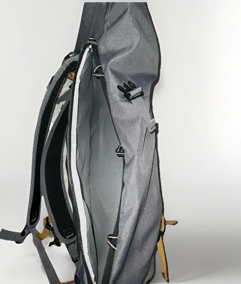 Mochila compacta para laptop de viagem Victorinox Altmont Active Roll top - Cinza - Imagem 4 de 4