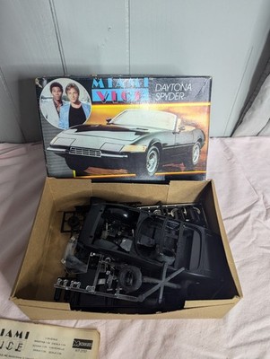MIAMI VICE Daytona Spyder 1980's scale 1/24 model kit monogram USA made 2737