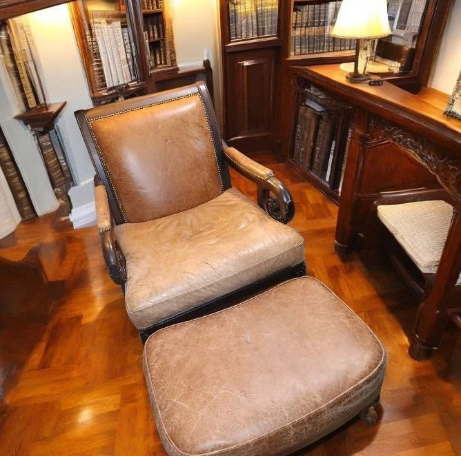 Georgian-style Henredon Accent Full Grain Leather Chair with a Matching Ottoman - Image 2 of 4