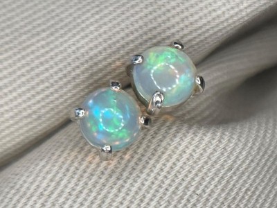 1,02ct Opal Ohrstecker rund massiv Oktober Geburtsstein Cabochon Silber
