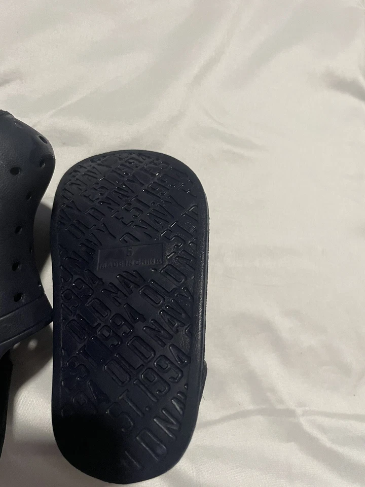 Crocs para niños pequeños talla 5 Foto 3 de 4