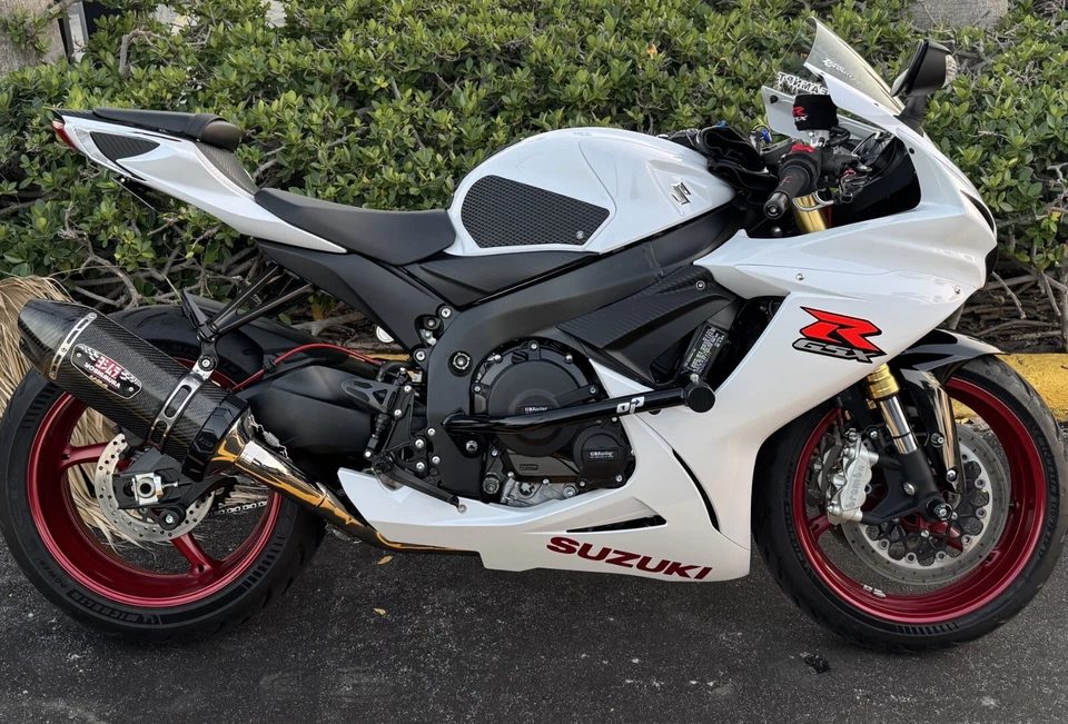 Suzuki GSXR 600/750 2011-2025 sin corte riel de carrera deslizadores jaula de choque - en punto Foto 3 de 4