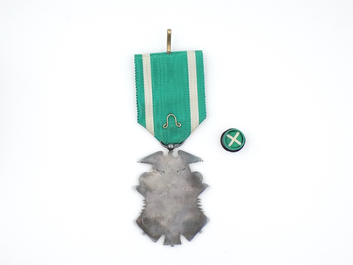 Original WWII Japanese Order of the Golden Kite 7th Class Cased