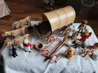Vintage 1987 Playmobil Covered Wagon Oxen 3 Figures Dogs Baskets Oregon Trail