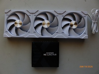 Phanteks D30-140 DRGB PWM FAN 3Pack Fans and a  Phanteks NEXLINQ Hub