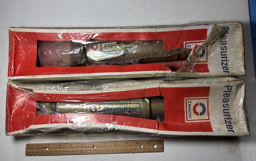 NOS 1963-1975 Chevy GMC IHC Truck Pleasurizer Shock Absorbers (2) #3198071 P1071 - 第 1/17 張圖片