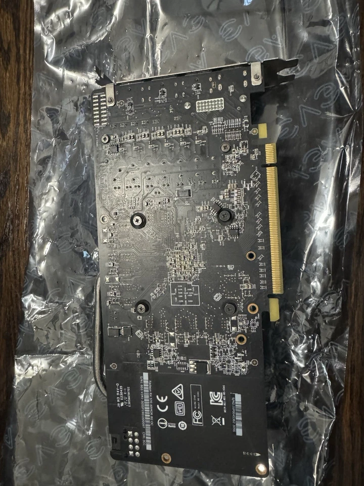 MSI AMD Radeon RX 570 ARMOR 8G OC Foto 4 de 4