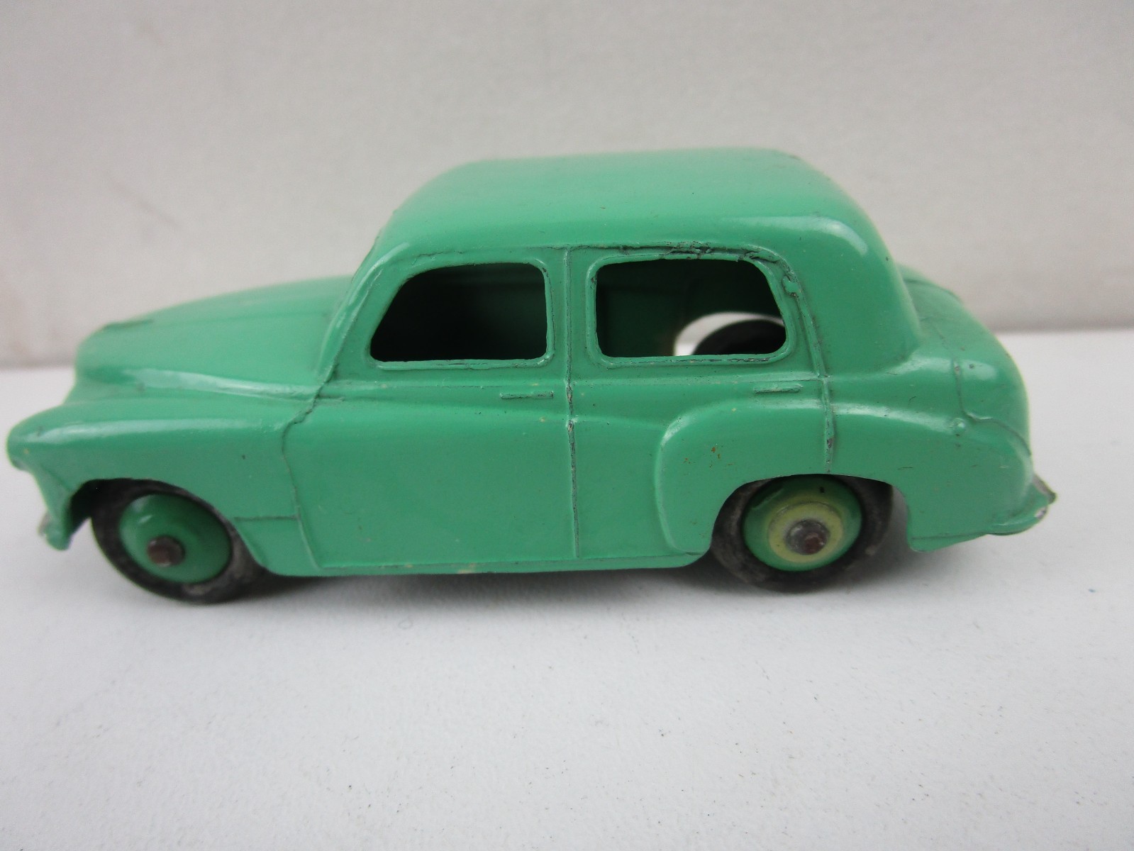 Dinky 154, Hillman Minx - Free Price Guide & Review