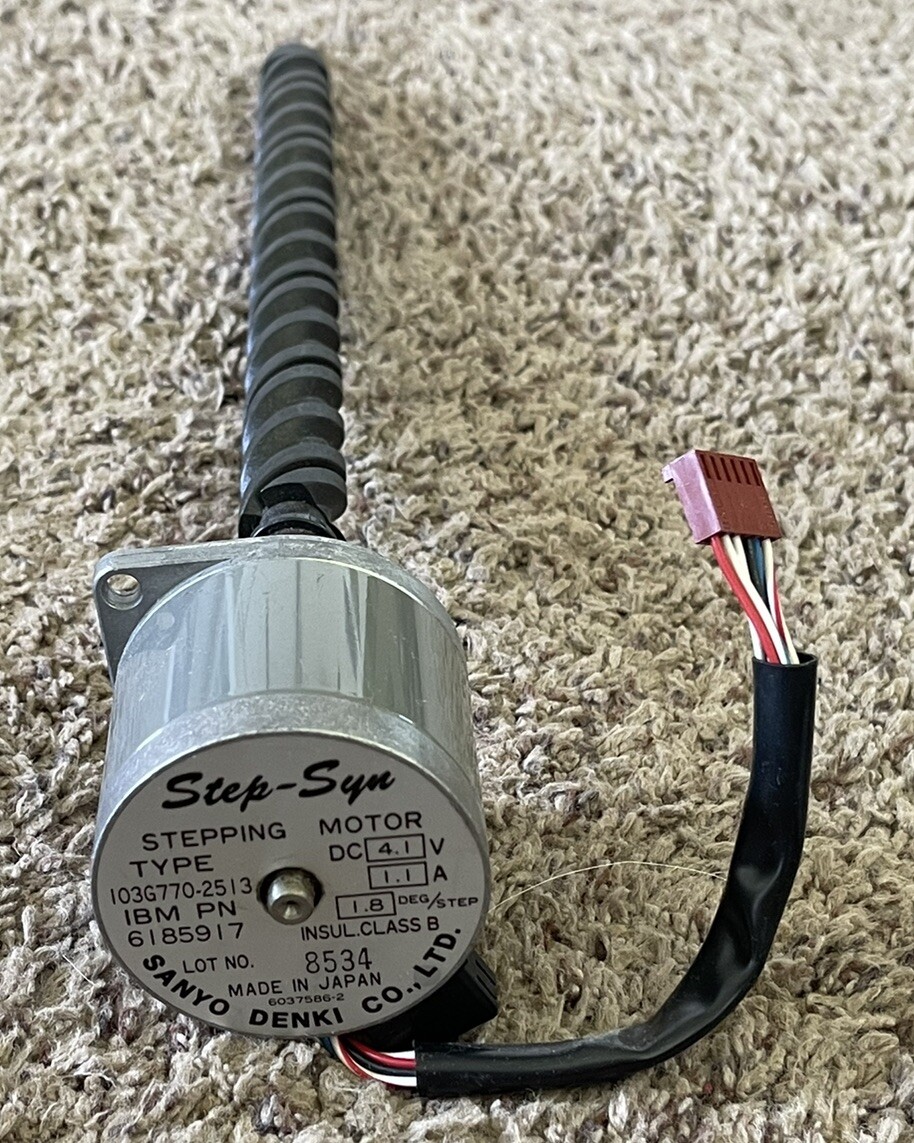 Step Syn Stepping Motor Type 103G770-2513 Sanyo Denki Co, w/ Auger