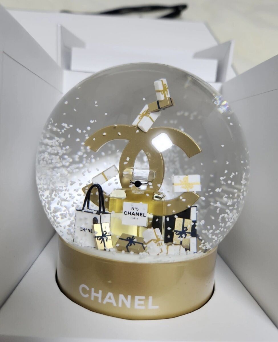 2023 CHANEL SNOW PERFUME GLOBE BALL VIP CHRISTMAS GIFT 2023 CHANEL SNOW PERFUME GLOBE BALL VIP CHRISTMAS GIFT