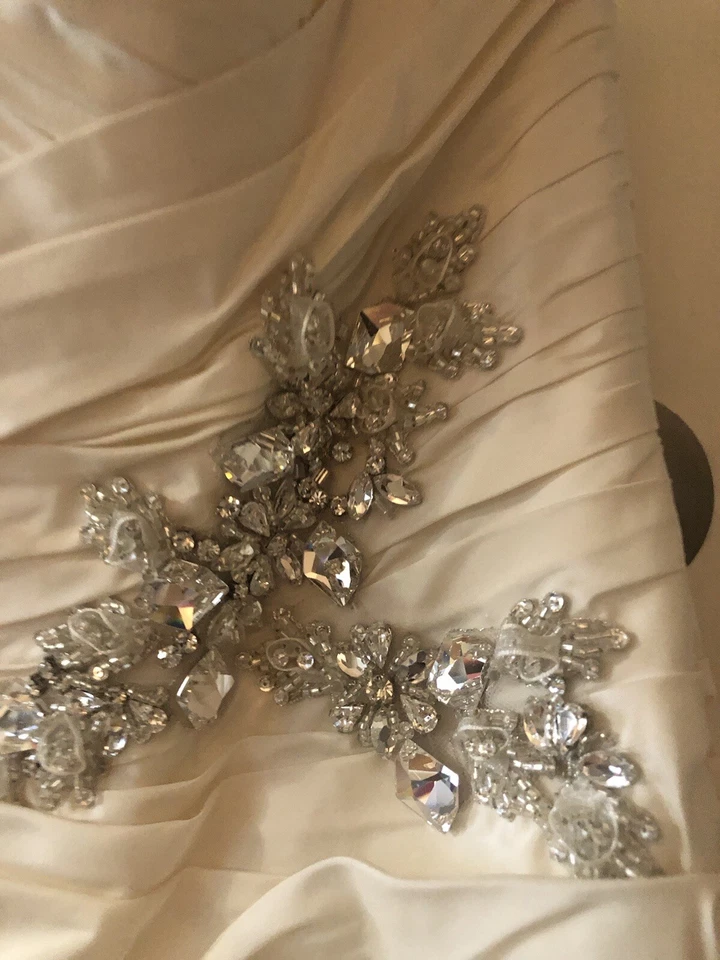  Vestido de novia Simone Carvalli  Foto 3 de 4