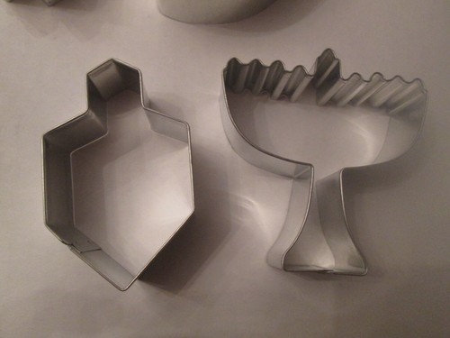 JEWISH HOLIDAY COOKIE CUTTERS - 7 PIECE SET - TIN PLATED METAL - BRAND NEW - Picture 6 of 6