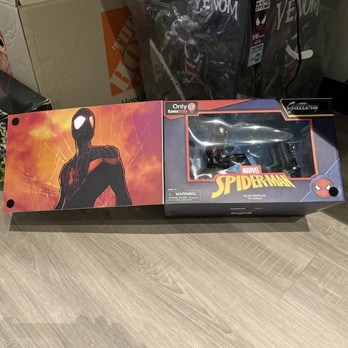 Marvel Spiderman Miles Morales Estatua Diorama Diamante Seleccionar Galería Gamestop