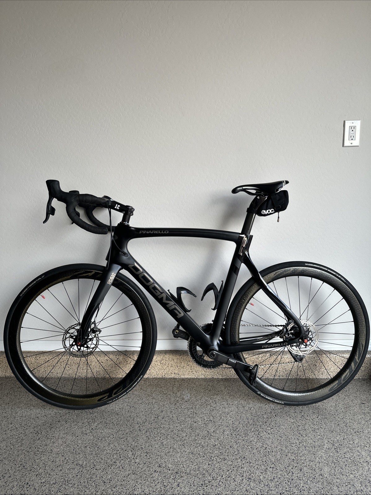 Pinarello Dogma F8 – 57.5cm – SRAM Red – Zipp 303 – Superbike Build