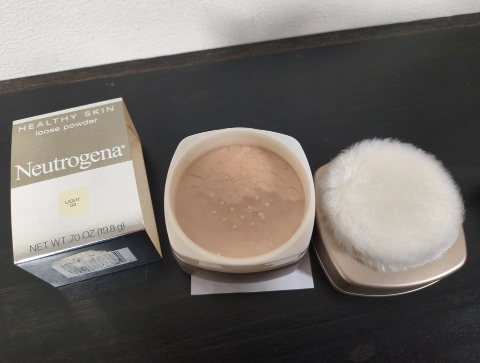 Neutrogena Healthy skin Loose Powder .70 oz.  shade - light 02  brand new - Image 2 of 4
