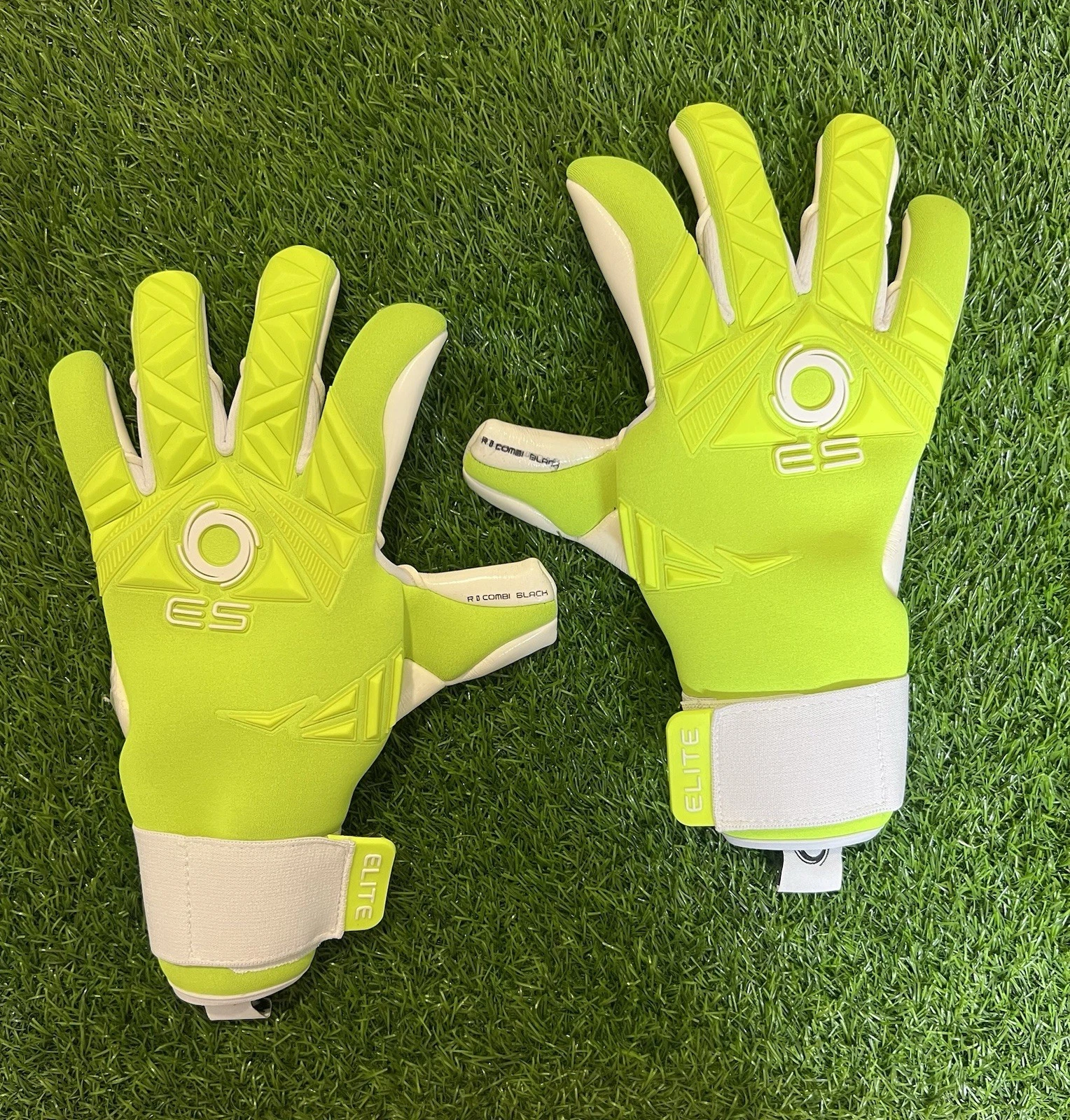 Elite Sport Goalkeeper Gloves - Thumbnail 2