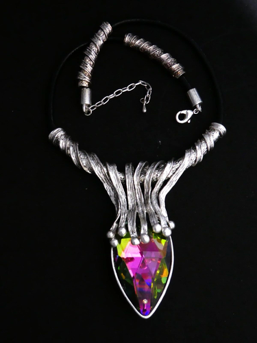 BEAUTIFUL Black Thong Aurora Borealis Glass & Abstract Floral Pendant NECKLACE