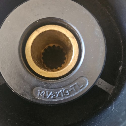 14 1/2" x 19" LH Rotation Stainless Prop Yamaha 200-300hp - Picture 3 of 4