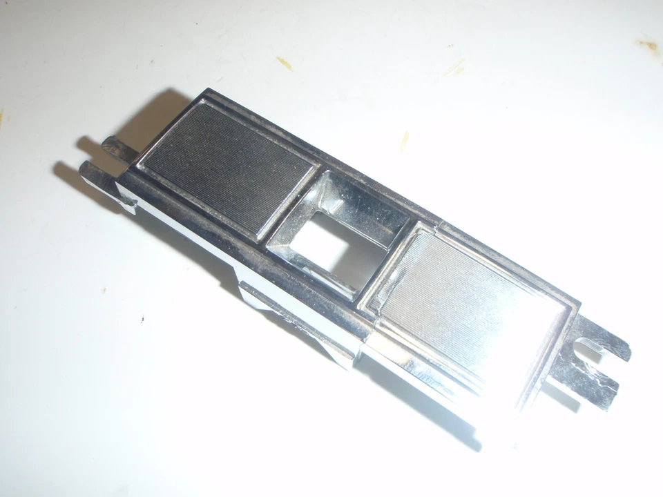 Interruptor de ventana eléctrica con bisel Escutcheon original usado 82 83 84 Oldsmobile Omega Foto 3 de 4