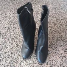 Parks and Recreation TV Show Production Used Wardrobe Aubrey Plaza April Shoes