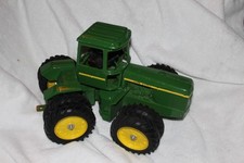 VINTAGE ERTL JOHN DEERE 8640 ARTICULATED 4-WHEEL DRIVE TRACTOR DUALS 1/16 SCALE