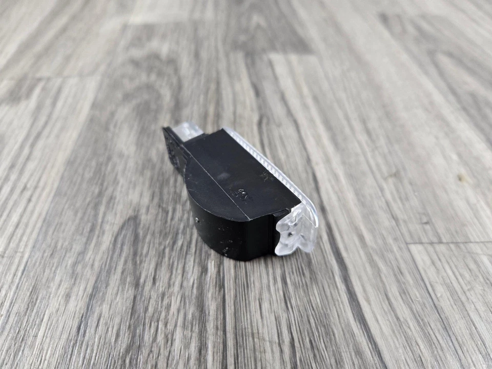 Audi A8 Quattro 2004-2010 Interior Light 8D0947415 - Image 4 of 4