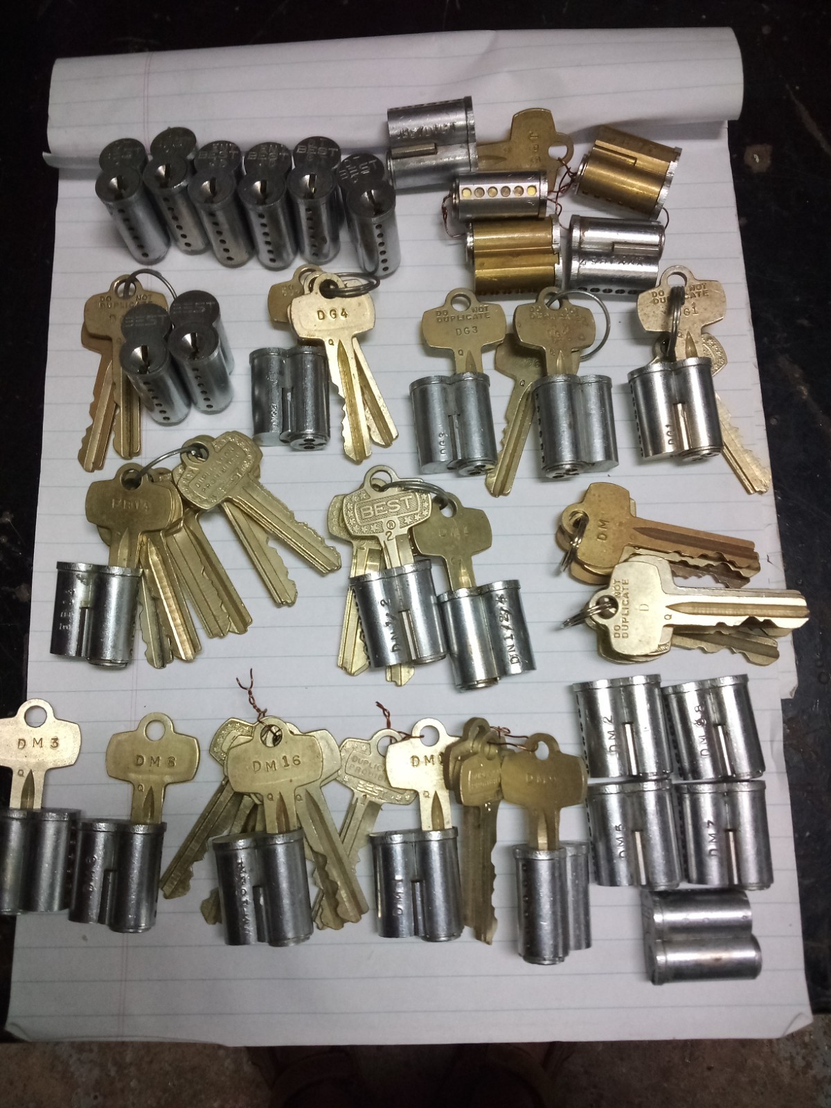 Best 6 pin "Q" keyway cores and keys....used.....29 cores, 51 keys..SHIPS FREE