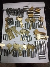 Best 6 pin "Q" keyway cores and keys....used.....29 cores,  51  keys..SHIPS FREE