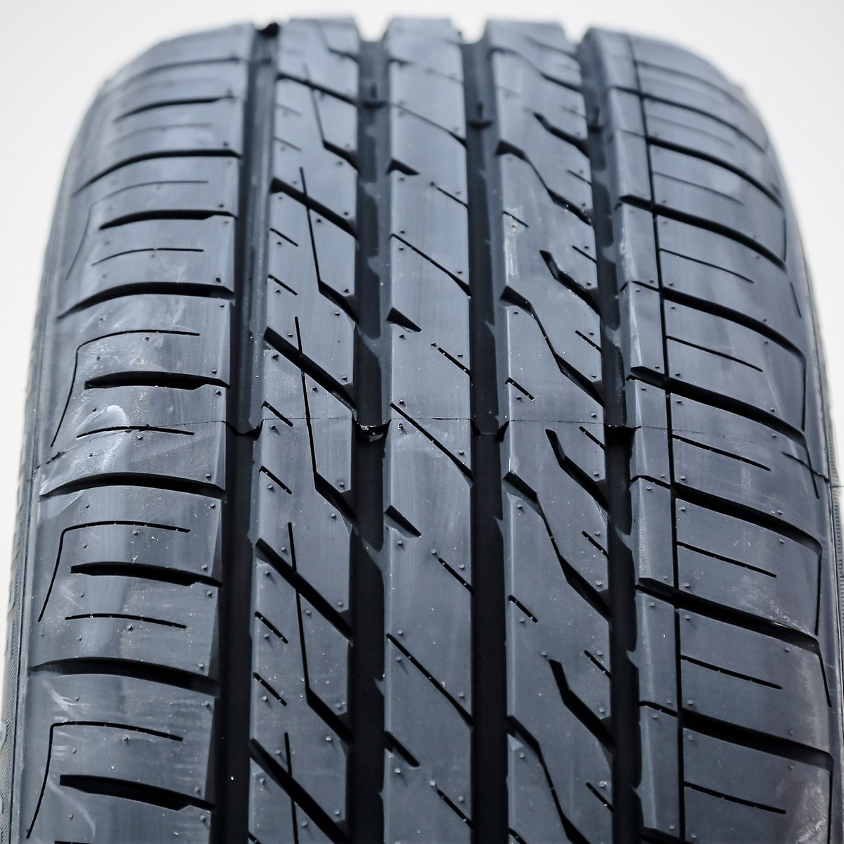 Arroyo Grand Sport A/S All-Season Tire – P255/45R20 105W BSW Performance Tire For Cars & SUVs