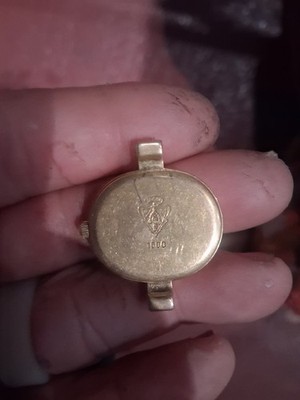 GUCCI 1600 Quartz Watch GoldTone Bracelet Black Dial Womens 26mm