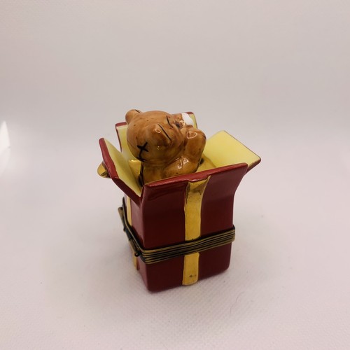 Limoges Box ~ TEDDYBÄR in ROTER GESCHENKBOX ~ La Gloriette Peint Main Frankreich - Bild 8 von 9