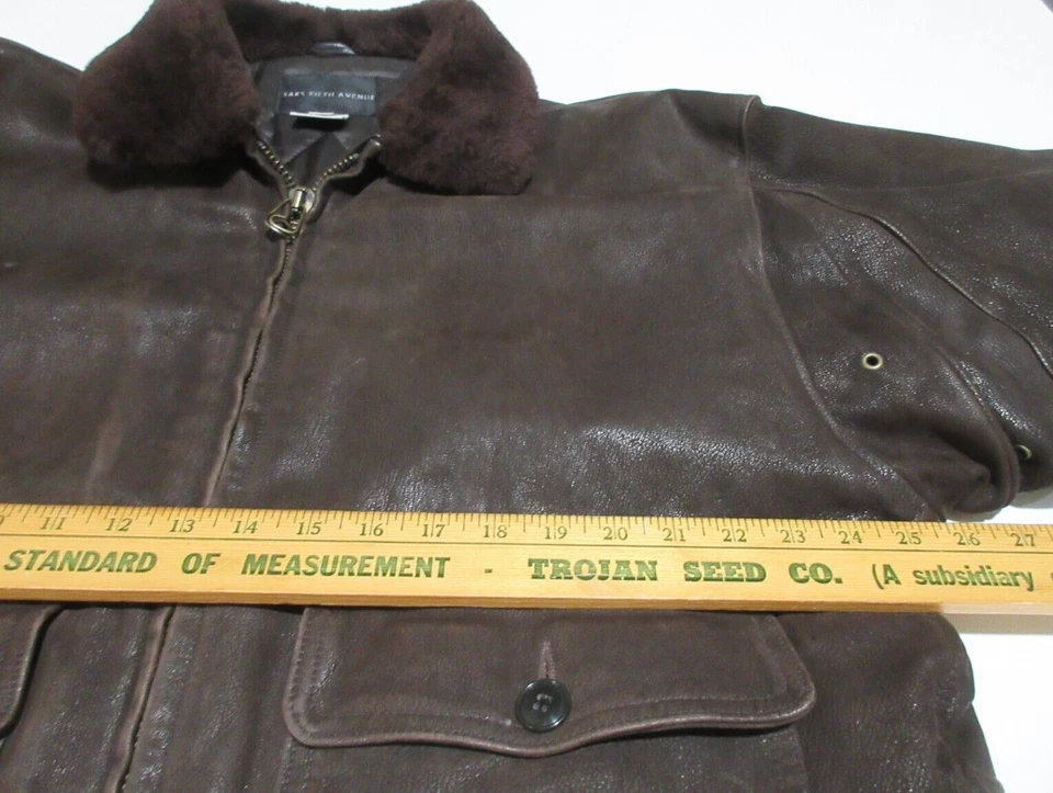 Casaco de voo masculino marrom Y2K jaqueta bombardeiro couro tamanho G vintage Saks Fifth Avenue EUA - Imagem 2 de 4