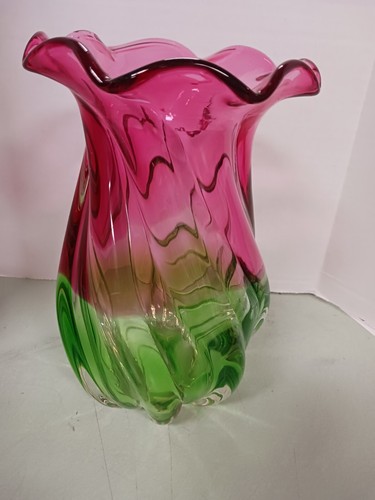 VINTAGE CRANBERRY PINK/GREEN SWIRL GLASS, RUFFLED EDGE VASE - Picture 5 of 6